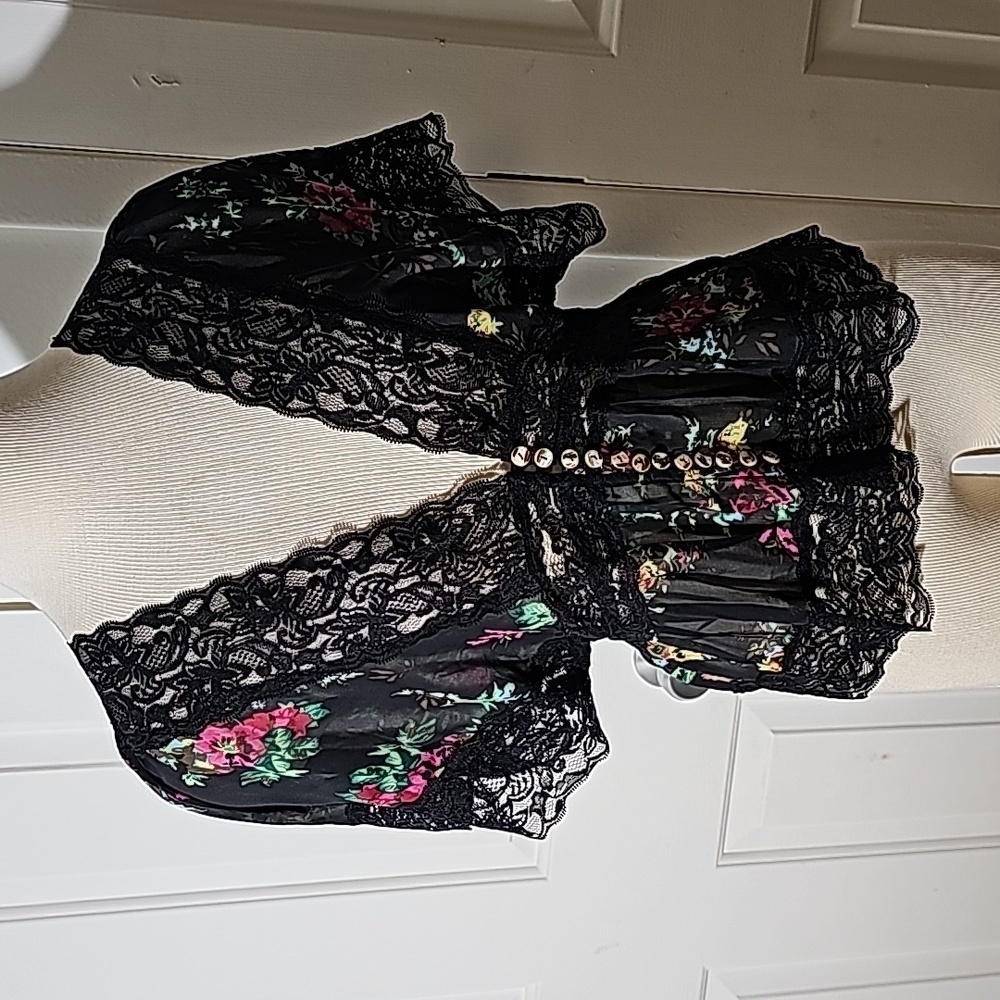 Aggie lingerie top,‎ sexy black lace. Small buttons size mes flaral print. Y2K